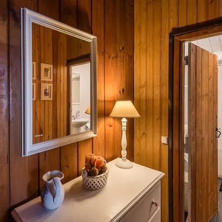 Mid-century Modern Gem In Braga Сasa de vacaciones