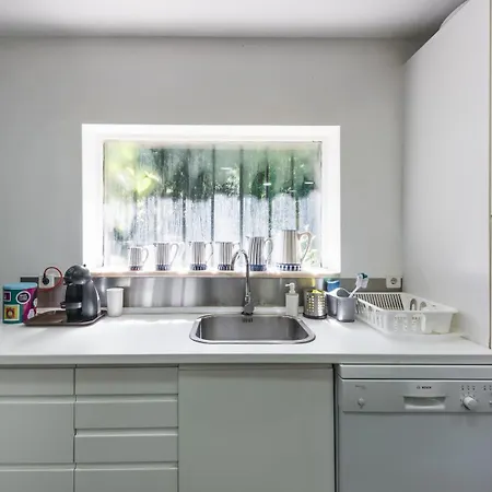 Mid-century Modern Gem In Braga Apartman *