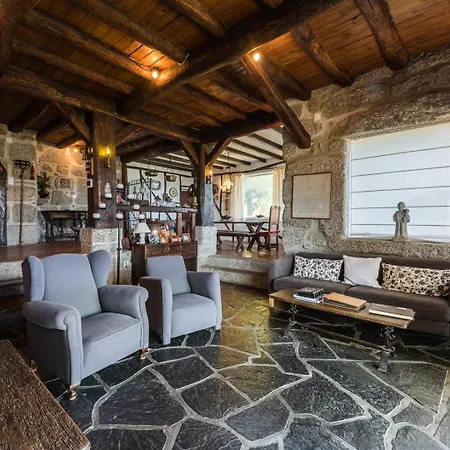 Mid-century Modern Gem In Braga Сasa de vacaciones Soengas