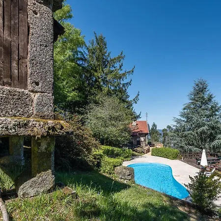 Mid-century Modern Gem In Braga Сasa de vacaciones