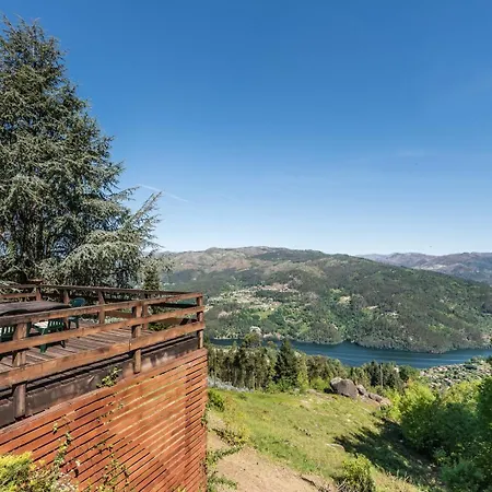 Mid-century Modern Gem In Braga Сasa de vacaciones *