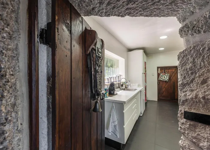 Mid-century Modern Gem In Braga Soengas