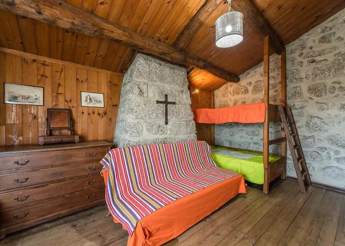 Mid-century Modern Gem In Braga Prázdninový dům